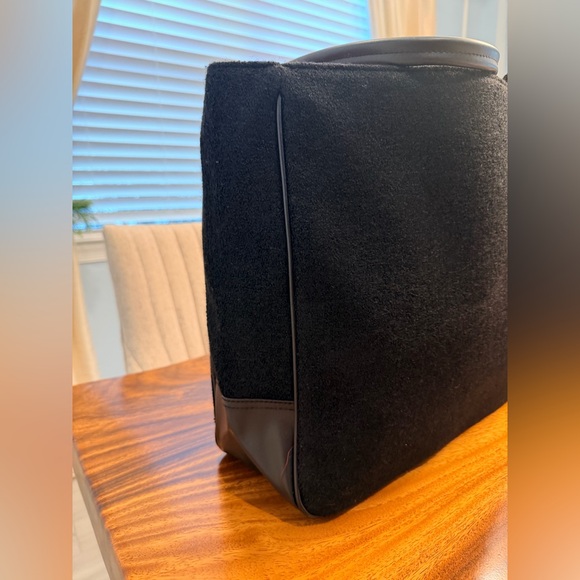 Givenchy Sherpa Tote from PARFUMS. Black Wool w Faux Leather & Red Interior nwot - Picture 10 of 16